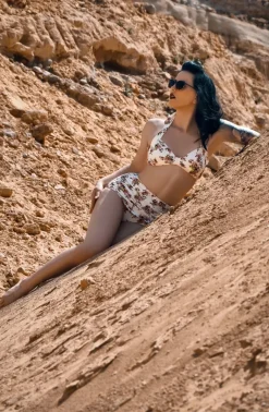 Shop Esther Williams Classic Flowers Romance Bikinihose In Creme